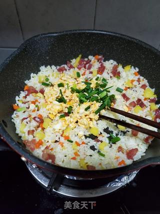 菠萝腊肠炒饭的做法步骤:10