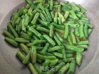 干煸四季豆的做法步骤:2