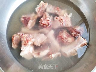 酱香排骨的做法步骤：1