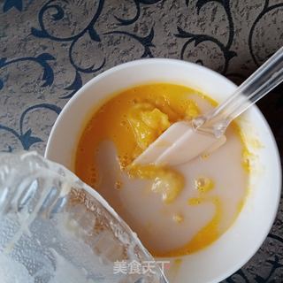 完美不塌陷的蒸锅蒸8寸戚风蛋糕 详细步骤 的做法步骤:3