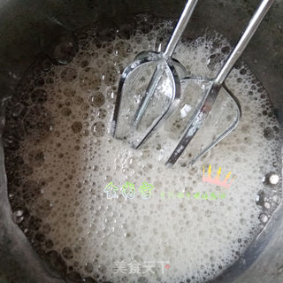 完美不塌陷的蒸锅蒸8寸戚风蛋糕 详细步骤 的做法步骤:4