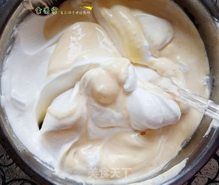 完美不塌陷的蒸锅蒸8寸戚风蛋糕 详细步骤 的做法步骤:10