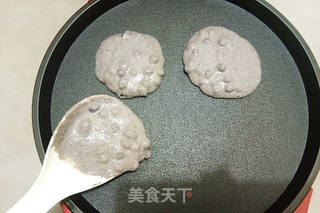 红豆杂粮饼的做法步骤:6