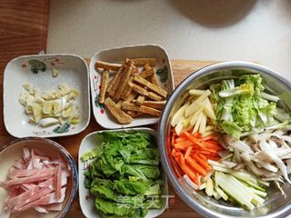 肉丝杂菜煮莜面的做法步骤:2