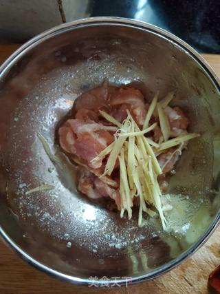 皮蛋瘦肉菜粥的做法步骤:3