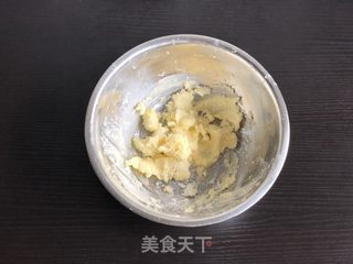 酥掉渣蛋黄小馒头的做法步骤：4