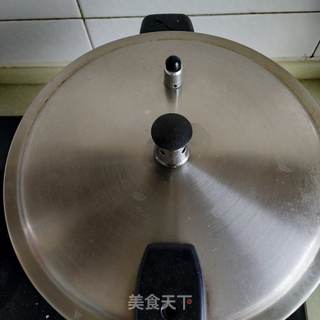猪腿骨炖土豆的做法步骤:11