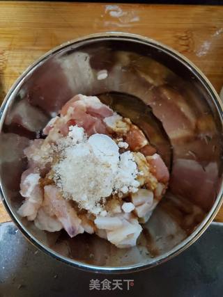 滑鸡粒炒时蔬的做法步骤:2