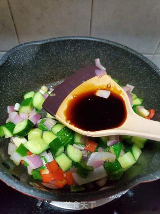 滑鸡粒炒时蔬的做法步骤:9