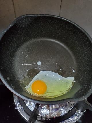 香肠豌豆蛋炒饭的做法步骤:3