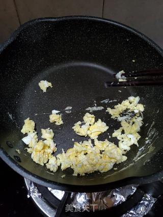 香肠豌豆蛋炒饭的做法步骤:4
