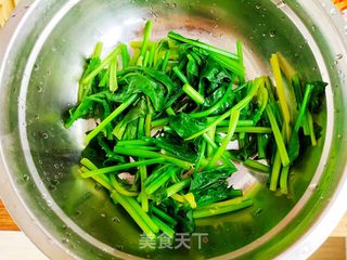 豆皮炒菠菜的做法步骤:3