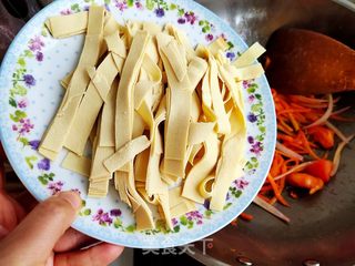 豆皮炒菠菜的做法步骤:6