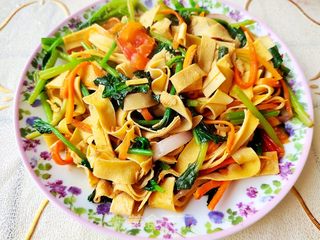 豆皮炒菠菜的做法步骤:10