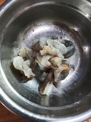 彩椒芦笋炒虾仁的做法步骤:2