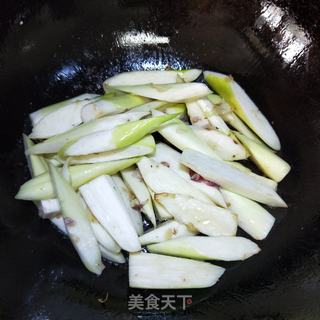 牛肉炒茭白的做法步骤：7