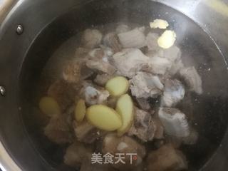 虫草枸杞排骨汤的做法步骤:4