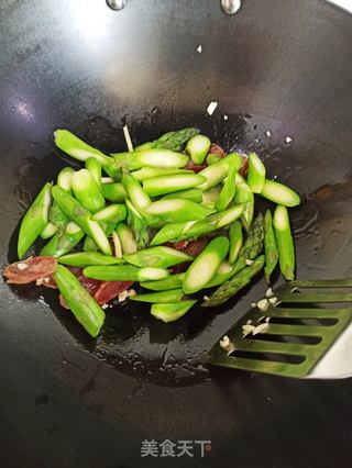 广式腊肠炒芦笋的做法步骤:6