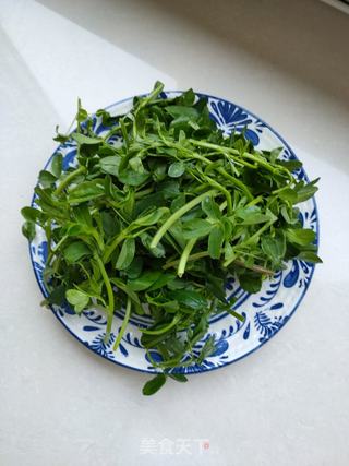 苜蓿炒笨鸡蛋的做法步骤:2