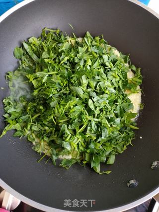 苜蓿炒笨鸡蛋的做法步骤:7