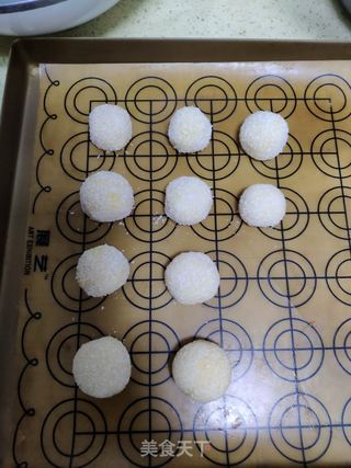 奶香椰蓉球的做法步骤:6