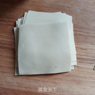 三种荠菜鲜肉馄饨的包法的做法步骤:3