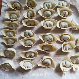 三种荠菜鲜肉馄饨的包法的做法步骤:16