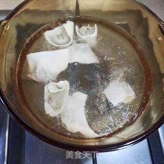 三种荠菜鲜肉馄饨的包法的做法步骤:17