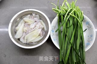 韭菜炒海兔的做法步骤：1