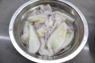 韭菜炒海兔的做法步骤：2