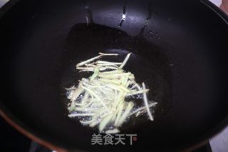 韭菜炒海兔的做法步骤：4