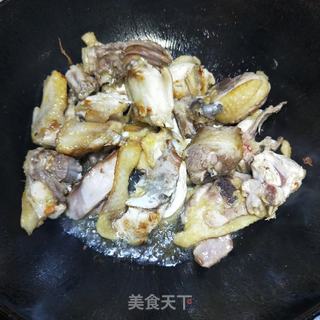 香菇焖鸡的做法步骤：4