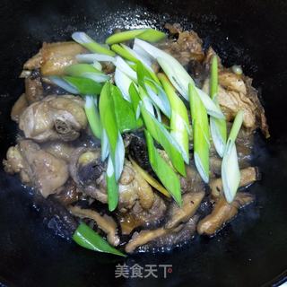 香菇焖鸡的做法步骤：10