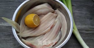 宝宝鱼肉松的做法步骤：1