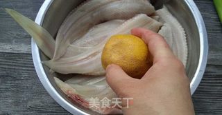 宝宝鱼肉松的做法步骤:2