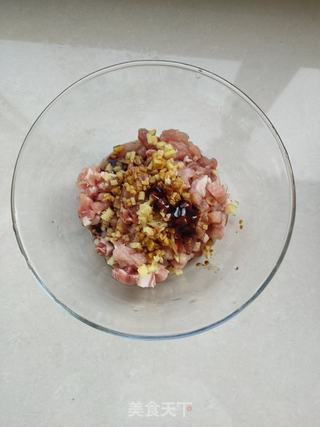 槐花猪肉水饺的做法步骤:6