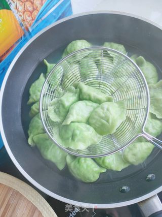槐花猪肉水饺的做法步骤:16