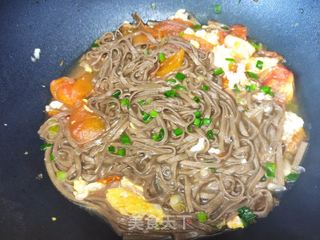 减脂又美味的西红柿鸡蛋面的做法步骤:6