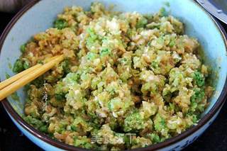 芹菜白菜猪肉馅水饺的做法步骤:2