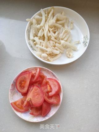 菌菇豆腐汤的做法步骤:2