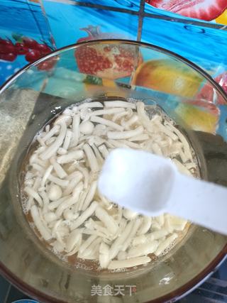 菌菇豆腐汤的做法步骤:5