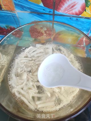 菌菇豆腐汤的做法步骤:7