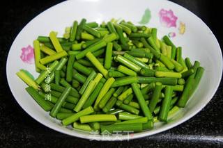 蒜薹炒鸡蛋的做法步骤：1