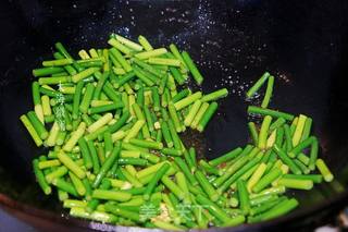 蒜薹炒鸡蛋的做法步骤:4