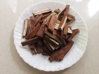 #春季应季美食#蒜苔豆干炒肉片的做法步骤:2