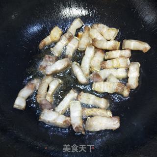 豆豉青椒炒五花肉的做法步骤：4