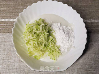 #春日应季美食#虾皮蔬菜米饼的做法步骤:3