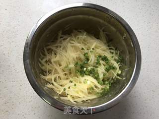 土豆丝饼的做法步骤：5