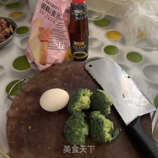 西蓝花蔬菜饼（宝宝辅食）的做法步骤：1