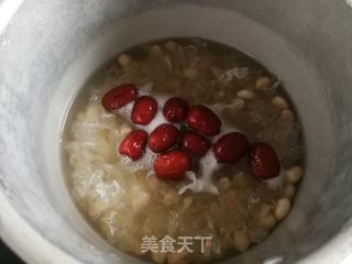 莲子花生红枣银耳羹的做法步骤：3